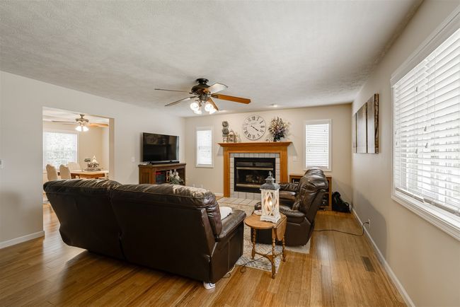 307 Blue Jay Dr, House other with 4 bedrooms, 4 bathrooms and 2 parking in Le Roy IL | Image 5