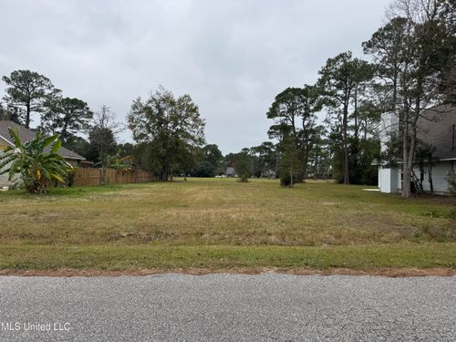 123 Country Club Dr, Pass Christian, MS, 39571-2201 | Card Image
