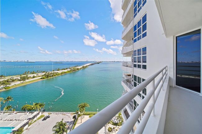 APT-402 - 555 Ne 34 Th St, Condo with 2 bedrooms, 2 bathrooms and null parking in Miami FL | Image 27