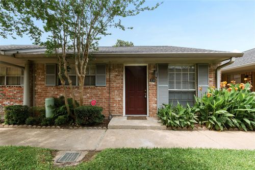 233 W Tri Oaks Ln, Houston, TX, 77043 | Card Image