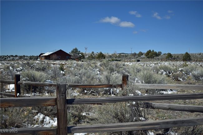 View of yard with fence | Image 6
