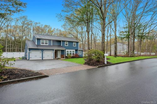 10 Ramblewood Rd, Ridge, NY, 11961-1708 | Card Image