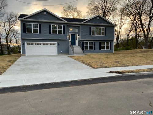 11 Tampa St, West Haven, CT, 06516-2355 | Card Image