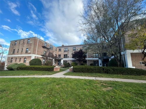 2d-6 W West Mill Drive, North Hempstead, NY, 11021 | Card Image