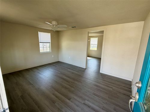 211 Sperry Ln, Red Oak, TX, 75154-4057 | Card Image