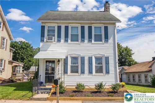 7588 Trexler Cir, Trexlertown, PA, 18087-9604 | Card Image