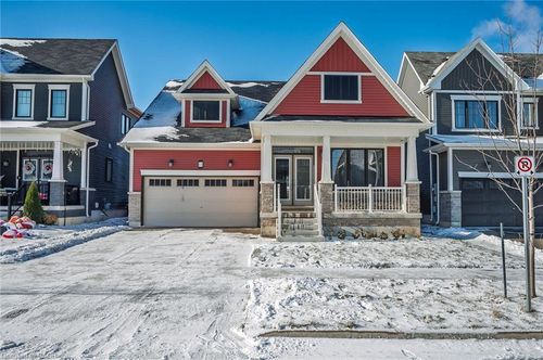 11 Frontier Dr, Thorold, ON, L2V0K3 | Card Image