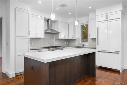 apt-304-422 E Boston Post Rd, Mamaroneck, NY, 10543-3785 | Card Image
