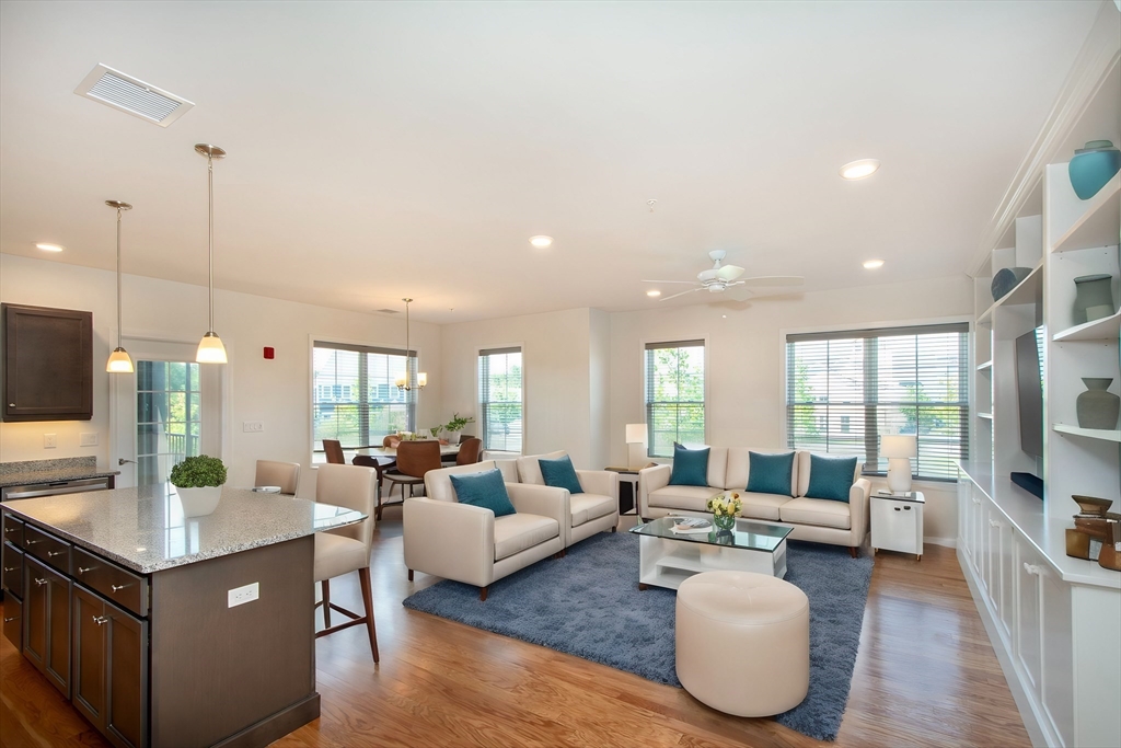 211 45 Plaza Way, For Sale in Plymouth Zoocasa