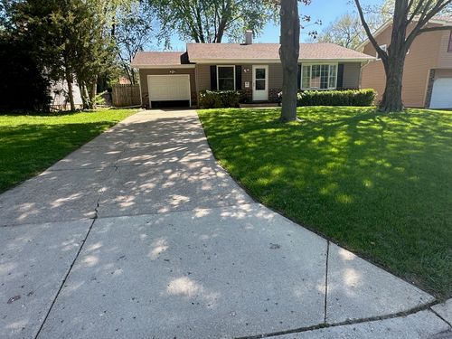 201 Lilac Ln, North Aurora, IL, 60542-1309 | Card Image