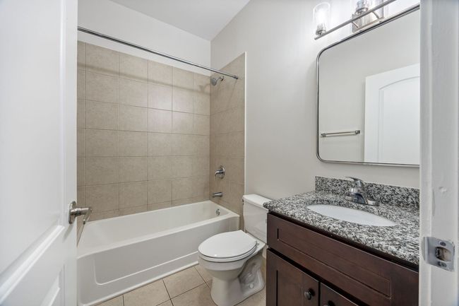 UNIT-2 - 3130 W Walton St, Condo with 3 bedrooms, 2 bathrooms and 1 parking in CHICAGO IL | Image 7