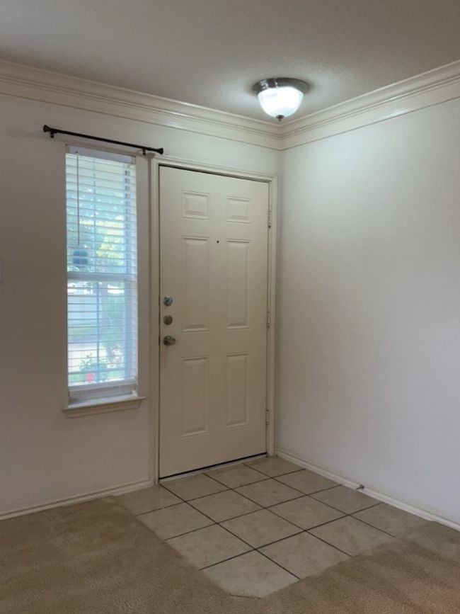 Foyer with ornamental molding and light tile patterned flooring | Image 4