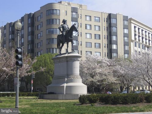 803-1 Scott Cir Nw, WASHINGTON, DC, 20036-2207 | Card Image