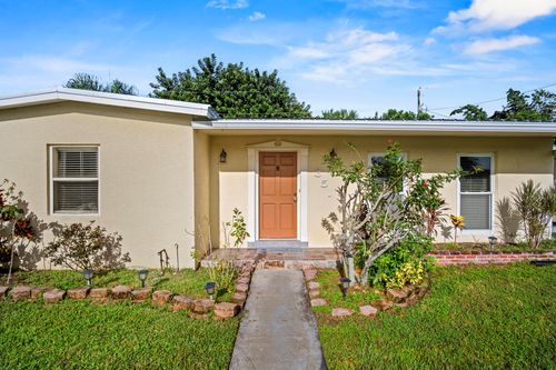 351 Se Solaz Ave, Port St. Lucie, FL, 34983-8410 | Card Image