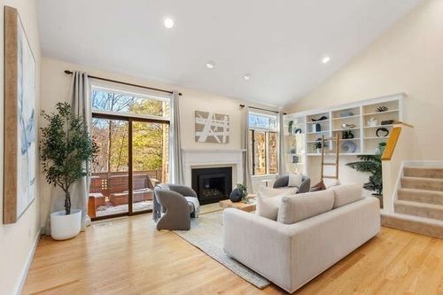 unit-15-7 Wainwright Rd, Winchester, MA, 01890-2388 | Card Image