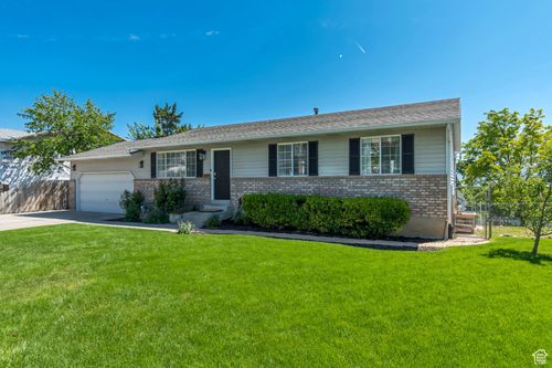 10111 Cottonwood Dr, Cedar Hills, UT, 84062-9235 | Card Image