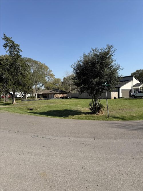2719 West St, Rosenberg, TX, 77471-5745 | Card Image