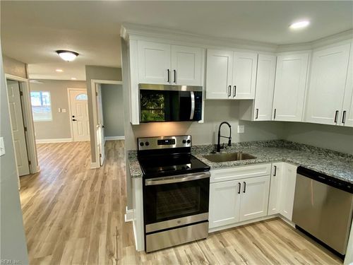 681 Bell St, Hampton, VA, 23661-1403 | Card Image