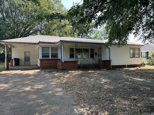 104 N Olive St, Searcy, AR, 72143-5147 | Card Image