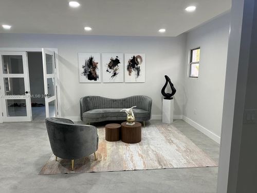 91 Glen Royal Pkwy, Miami, FL, 33125-5224 | Card Image