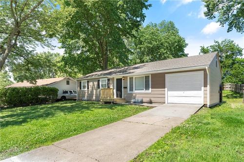 9714 Donnelly Ave, Kansas City, MO, 64134-1812 | Card Image