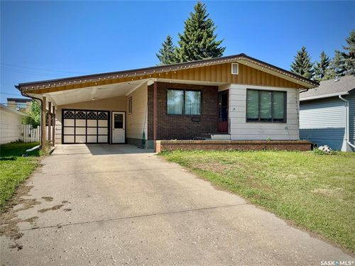 28 Clarke Ave, Yorkton, SK, S3N2M3 | Card Image