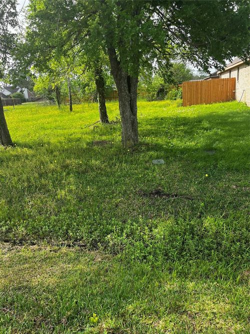 302 Manor Ave, Arcola, TX, 77583-2727 | Card Image