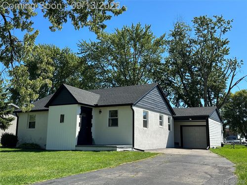 47978 Jefferson Ave, Chesterfield, MI, 48047-2222 | Card Image
