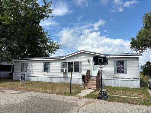 3440 Scotland Cir, Alma, MI, 48801-8747 | Card Image