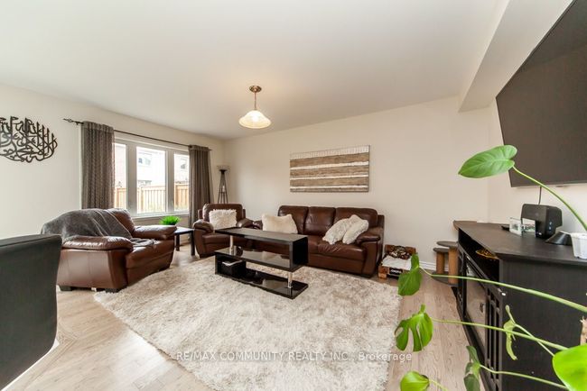 6 Westfield Dr, House attached with 3 bedrooms, 3 bathrooms and 1 parking in Whitby ON | Image 11