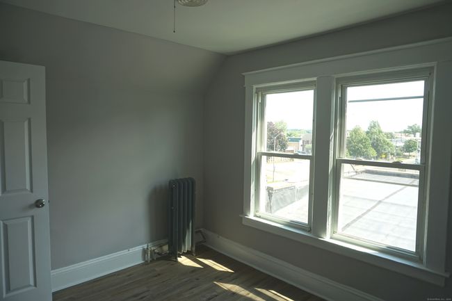3RD-FLOOR - 3371 Main Street Street, Home with 2 bedrooms, 1 bathrooms and 3 parking in Hartford CT | Image 8