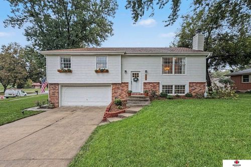 510 Leavitt Ln, Lincoln, NE, 68510-2528 | Card Image