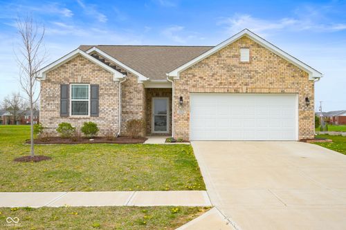 1212 Bontrager Ln, Shelbyville, IN, 46176-8593 | Card Image
