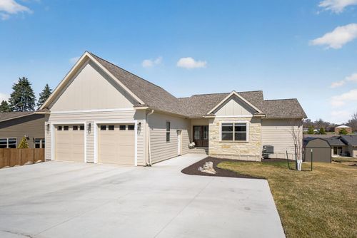 428 8th St Sw, Pine Island, MN, 55963-6812 | Card Image