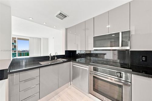 3107-2101 Brickell Ave, Miami, FL, 33129-2156 | Card Image