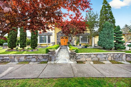 1082 La Loma Drive, Medford, OR, 97504 | Card Image