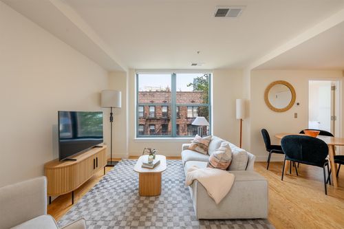 5h-222 Montgomery St, Jersey City, NJ, 07302-5014 | Card Image