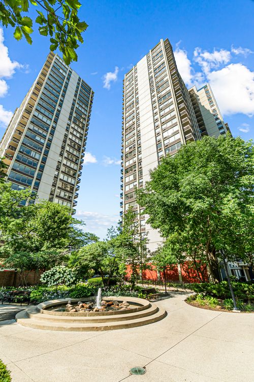 2603c-1360 N Sandburg Ter, Chicago, IL, 60610-7936 | Card Image
