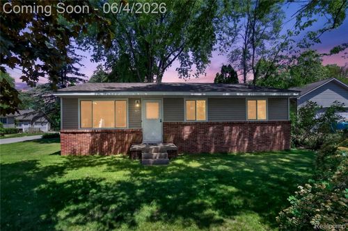 760 Heights Road Road, Orion Charter Township, MI, 48362 | Card Image