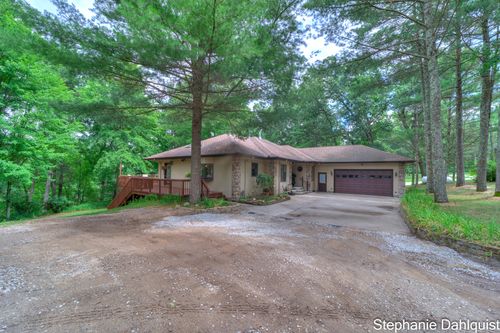 9160 Mill Pond Trl, Whitehall, MI, 49461-9119 | Card Image