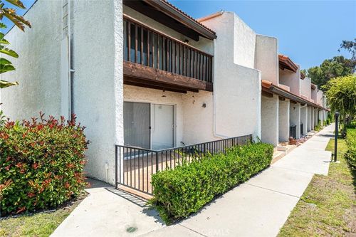 9576 Via Bernardo, Burbank, CA, 91504-1203 | Card Image
