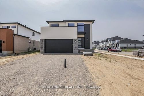 29 Poole Cres, Komoka, ON, N0L1R0 | Card Image