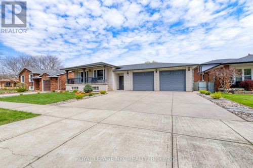 5 Royce Avenue, Hamilton (Stoney Creek), ON, L8G4C9 | Card Image