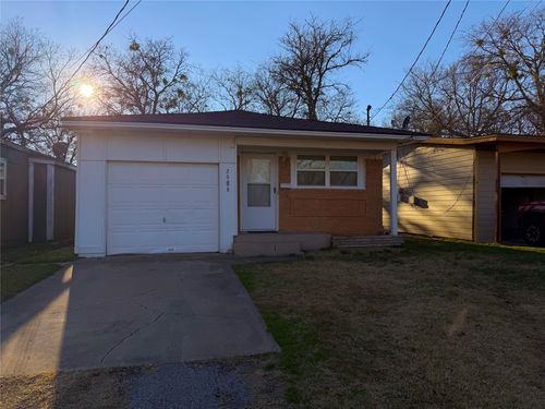 2608 N Hickory St, Sherman, TX, 75092-2638 | Card Image