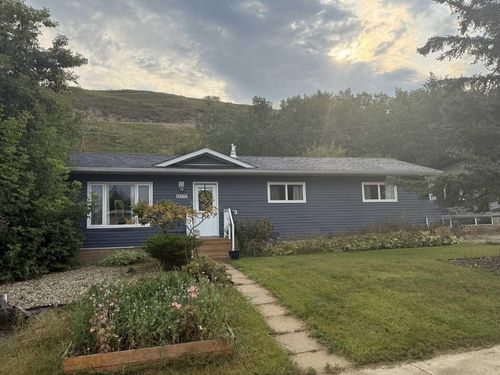 10337 110 Ave, Peace River, AB, T8S1K5 | Card Image
