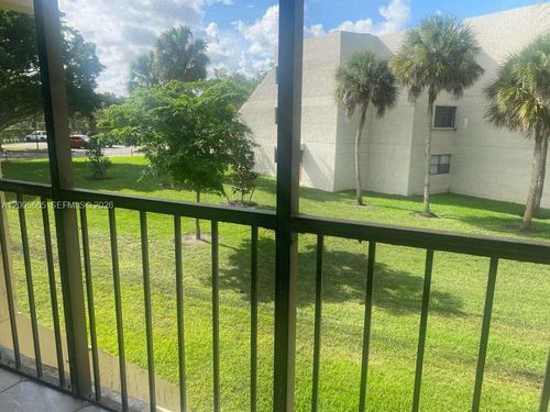 203-220 Lakeview Dr, Weston, FL, 33326-1051 | Card Image