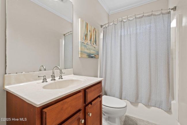 Downstairs Guest Bathroom | Image 31