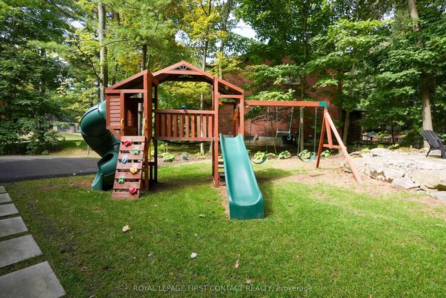 11 Vernar Dr, House other with 4 bedrooms, 3 bathrooms and 6 parking in Midhurst ON | Image 28