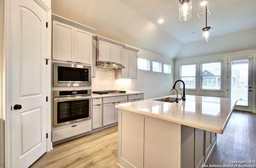 12197 Heartvine Pkwy, Schertz, TX, 78154-0587 | Card Image