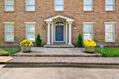 59 Fordcroft St, Grosse Pointe Shores, MI, 48236-2649 | Card Image